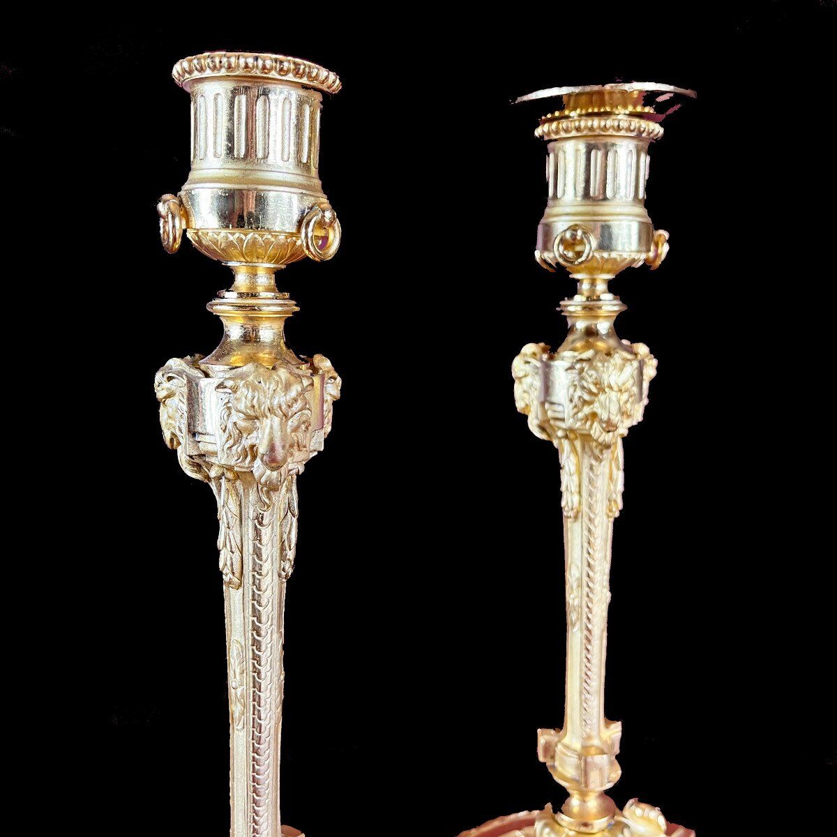 Paire de bougeoirs en bronze doré et ciselé Maison Marnyhac, 19ème siècle