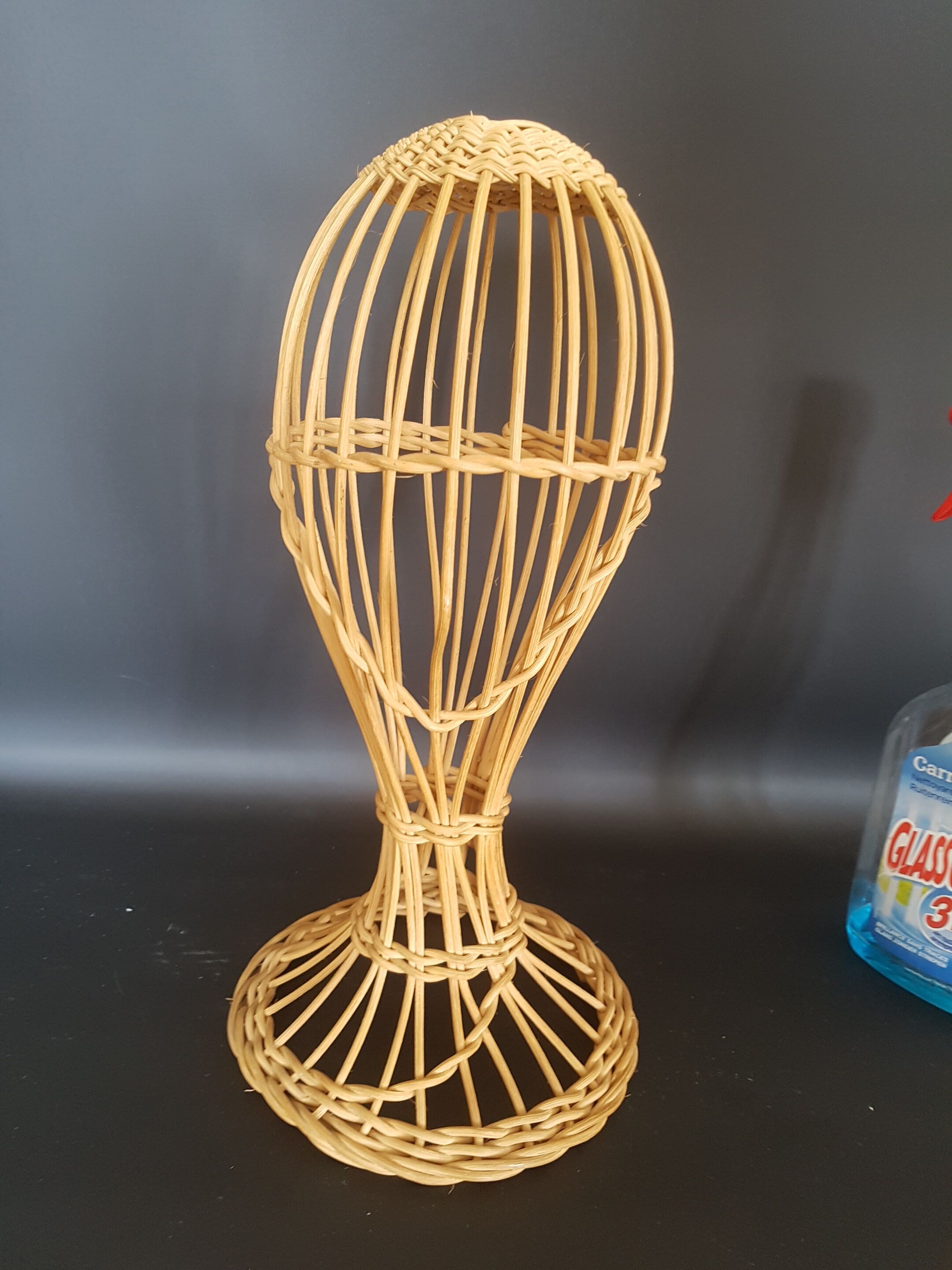 Door vintage wicker hat 70