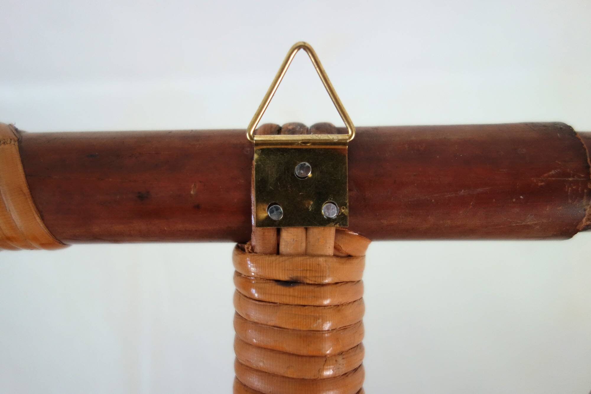 Vintage wall coat rack in bamboo and rattan.