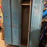 4-door industrial locker room