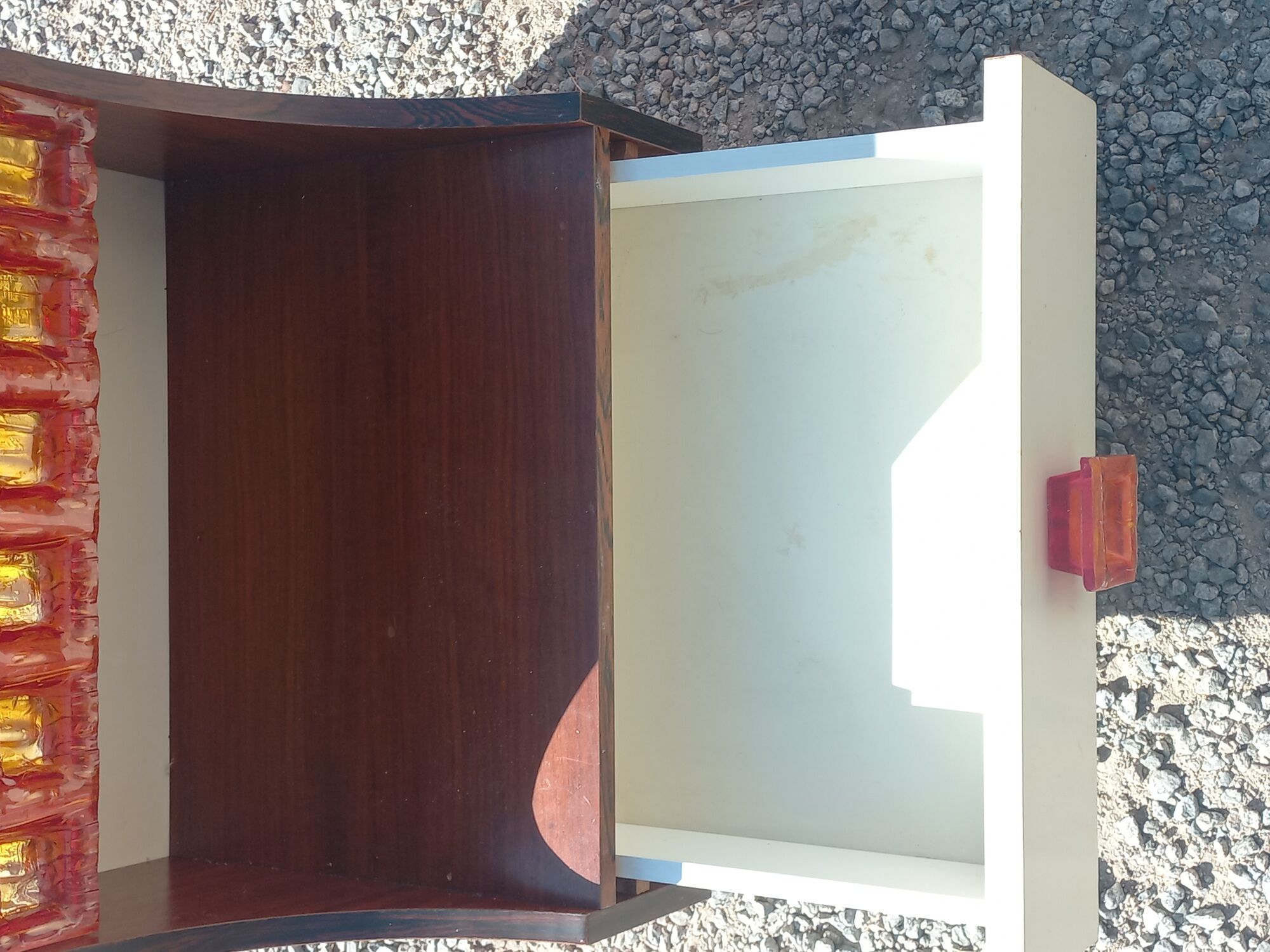 Pair of design bedside tables in orange resin rosewood with white melamine from the 70s