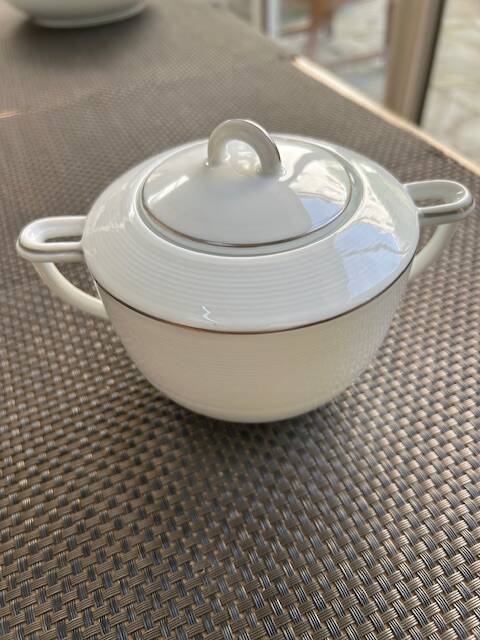 Bernardaud Limoges table service platinum model, 45 pieces