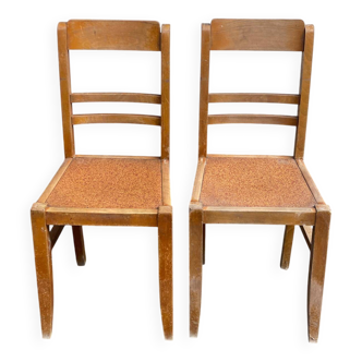 2 Scandinavian bistro chairs in wood from the 1950s.