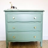 Wooden chest of drawers