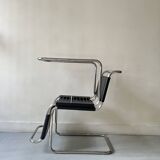 2 B33 chairs in chromed metal and black leather