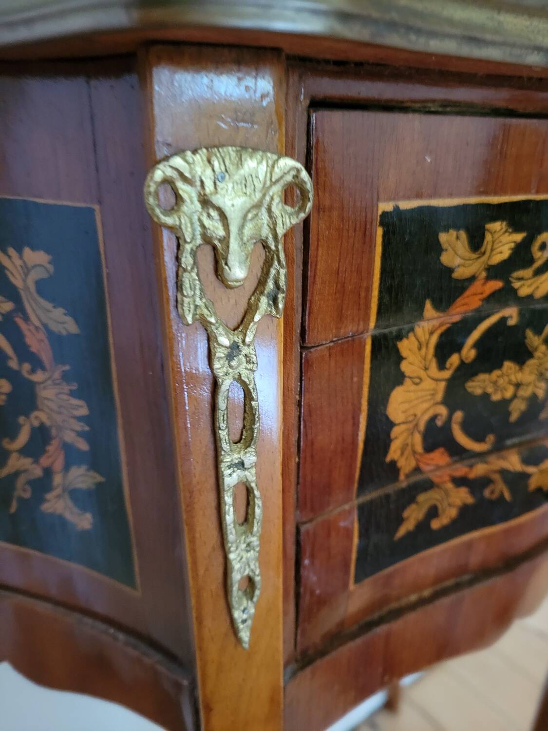 Louis XV bedside table or gueridon with floral motifs, 19th century.