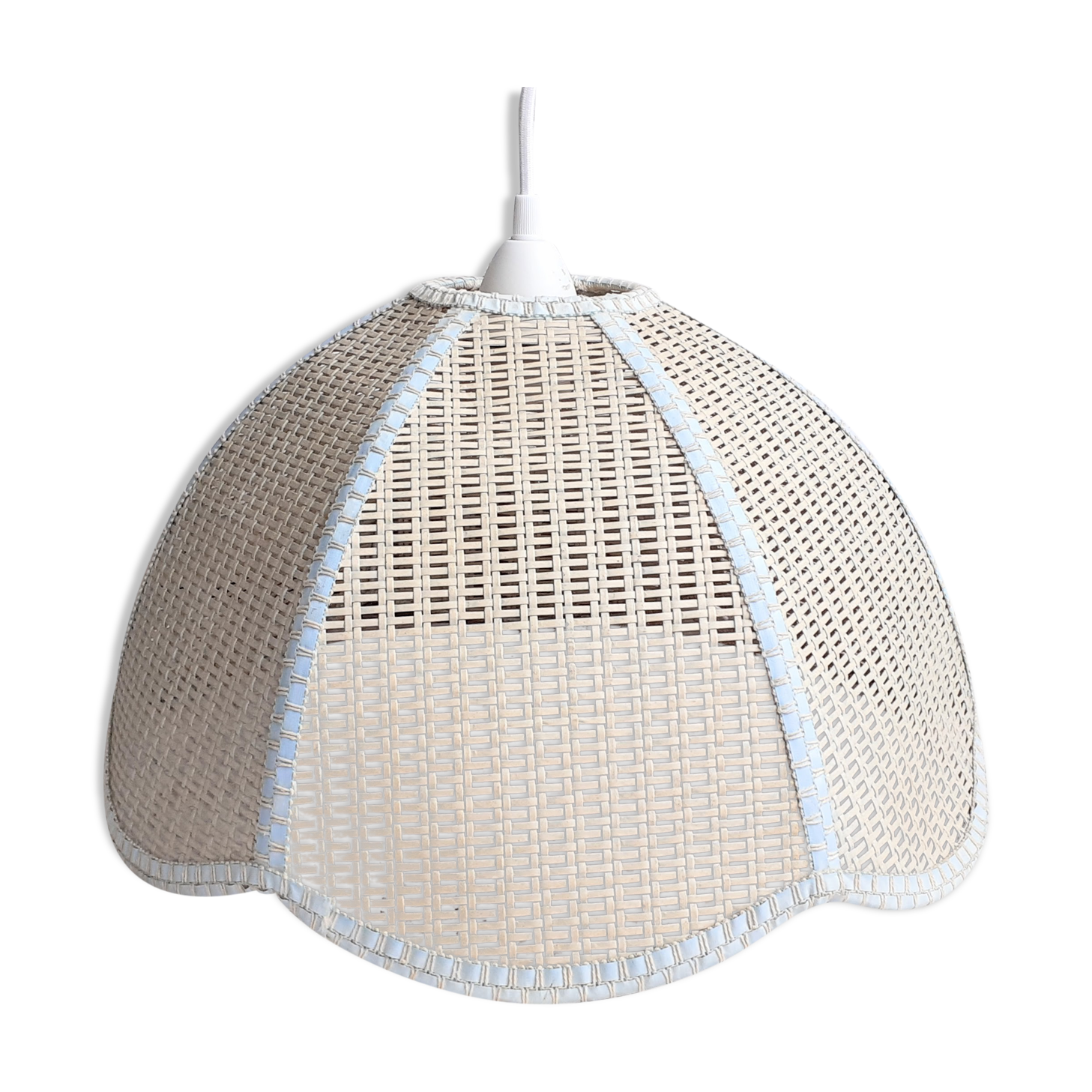 Suspension fleur cannage et ruban bleu
