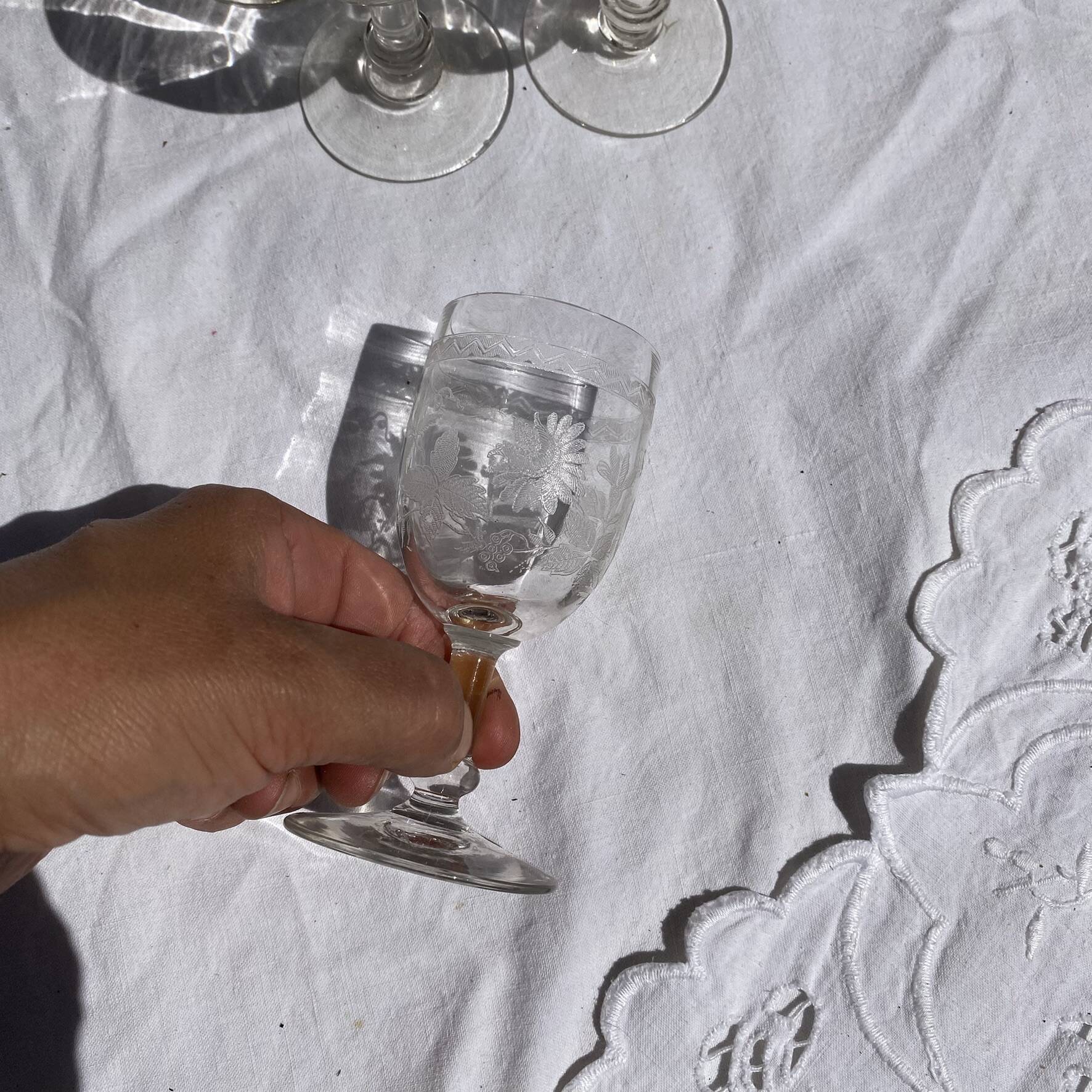 Verres  à pieds 12 cm gravure feuillage