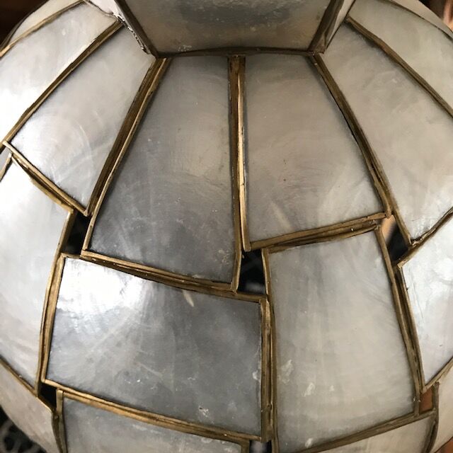 Mother-of-pearl hanging lamp