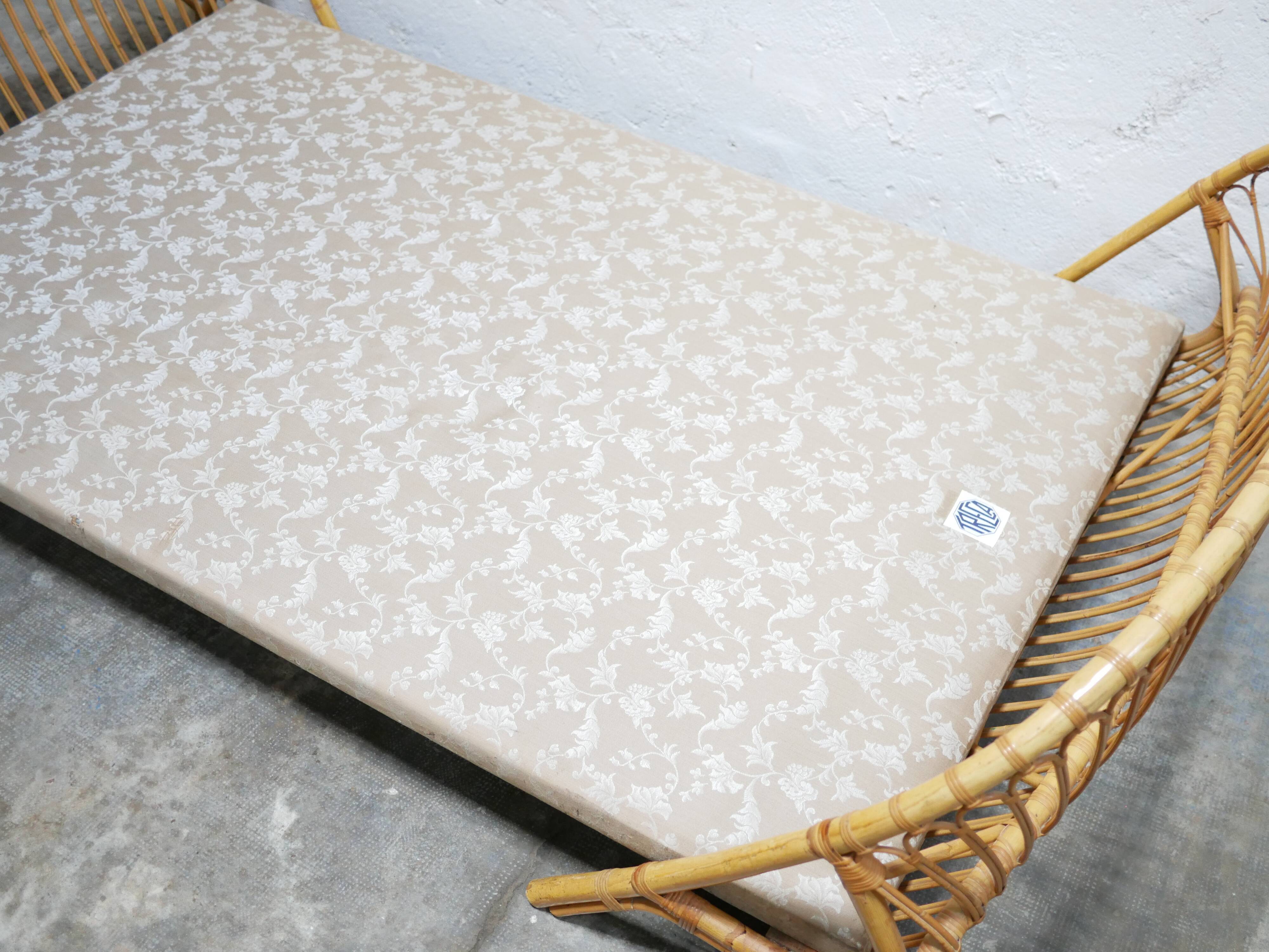 Vintage rattan basket bed 190cm x 120cm
