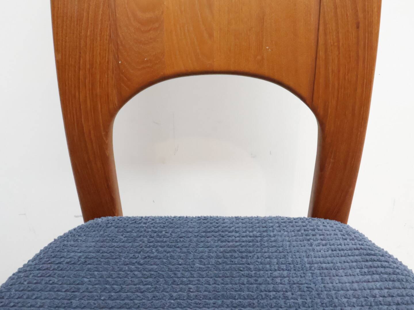 Vintage eetkamerstoelen Holstebro Denmark Teakhout nieuwe stoffering blauw