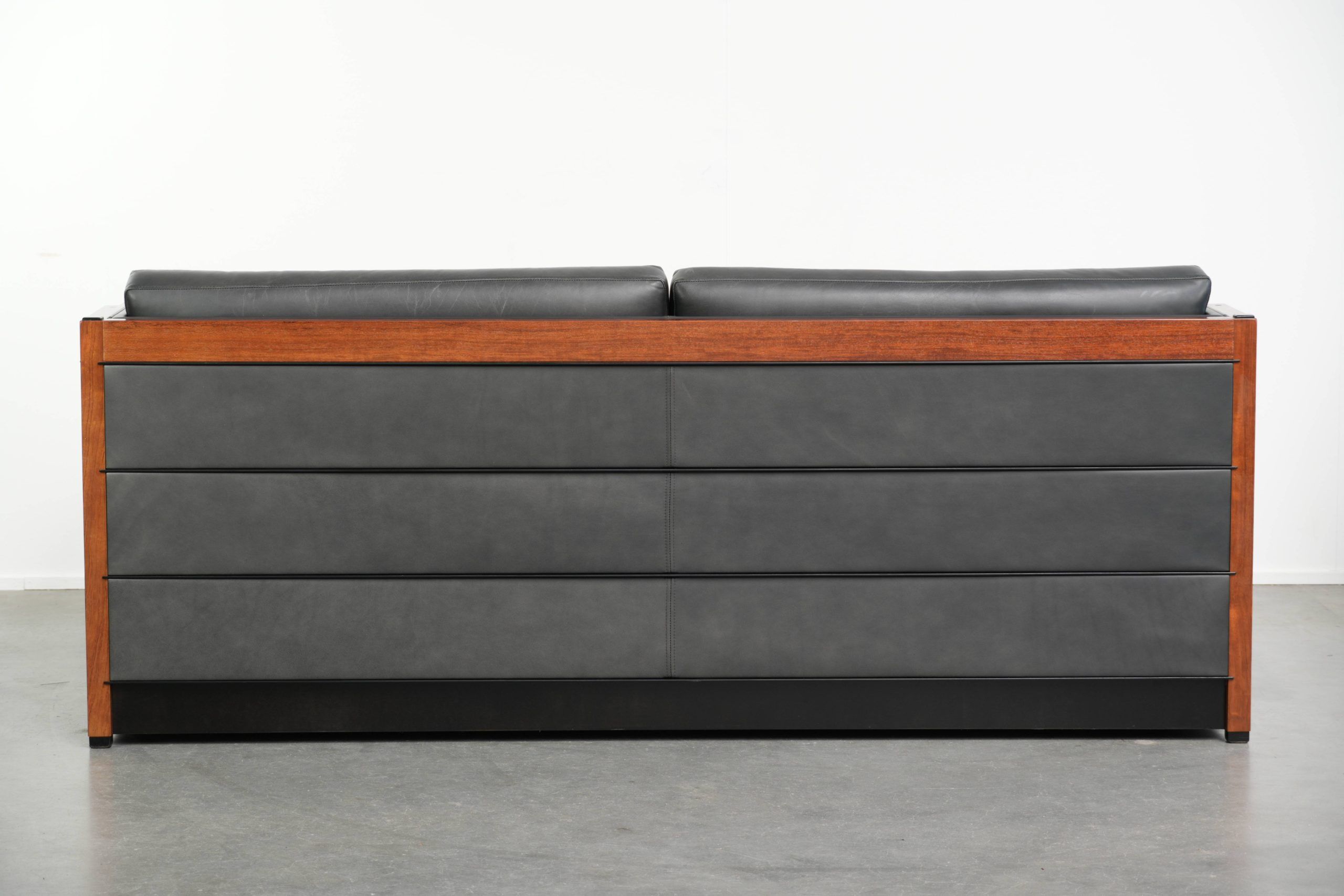 3-seater black cow leather sofa in timeless Art Deco design