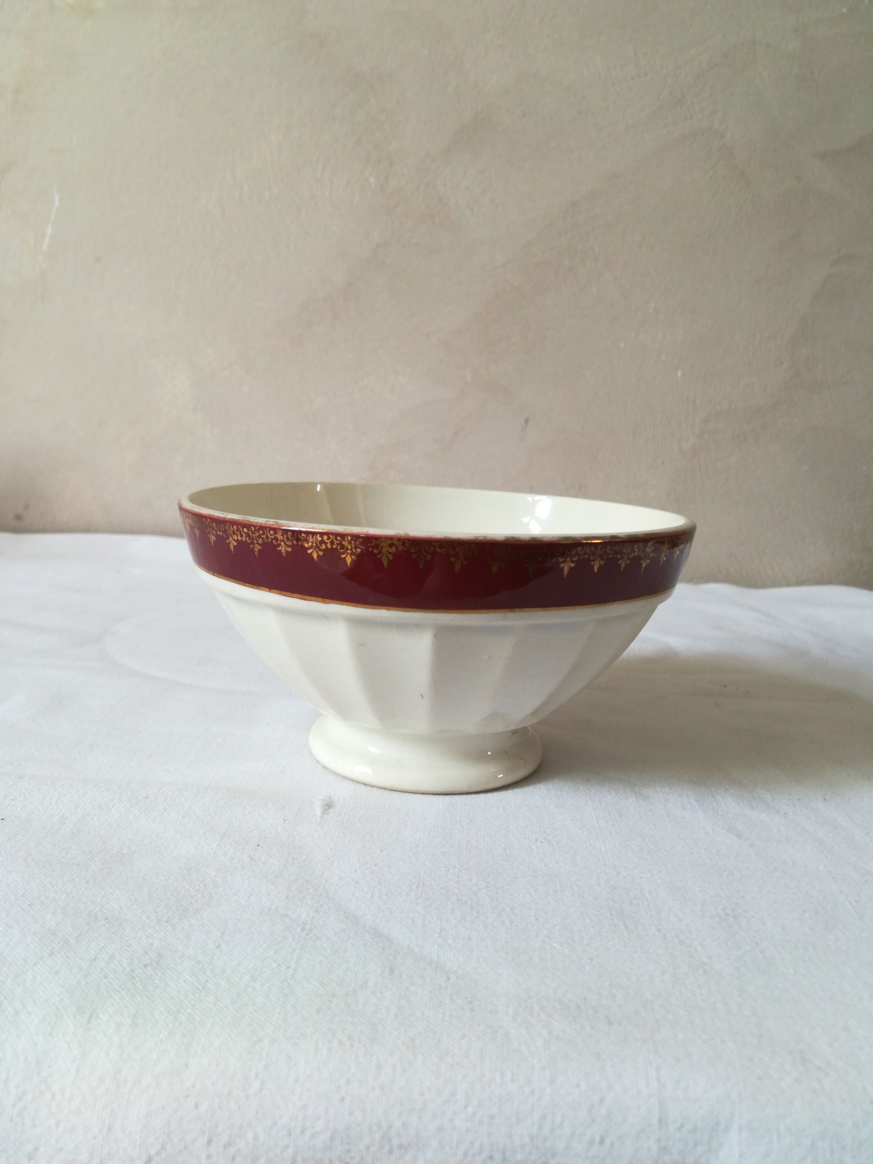 Digoin old standing bowl