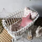 Cradle in white rattan