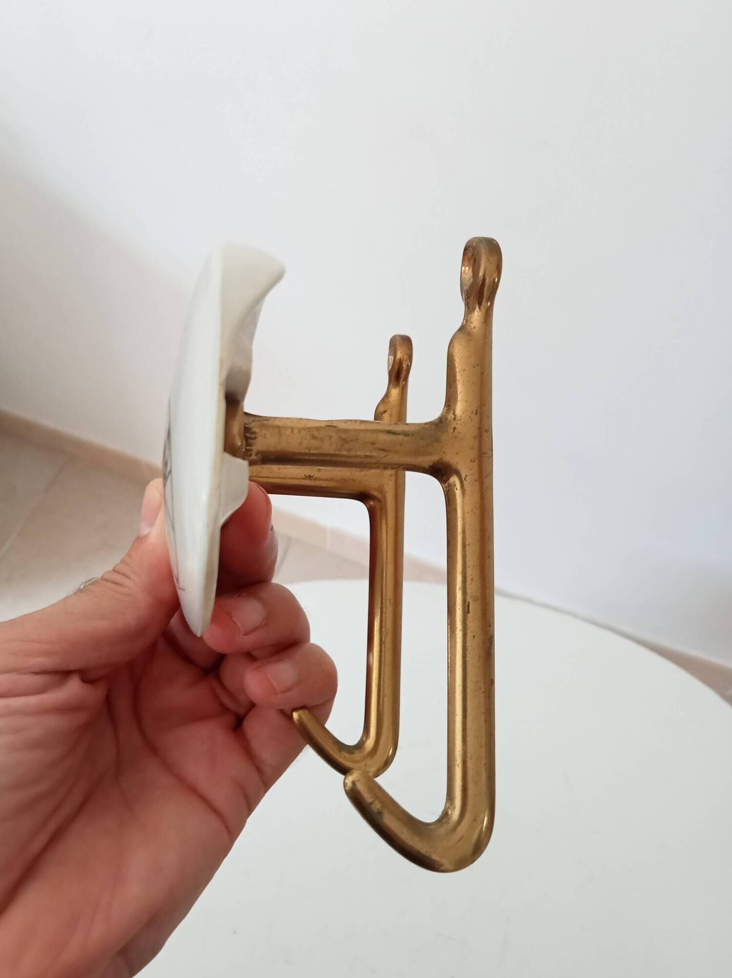 Set of 2 wall coat hooks in Bakelite and brass from the 1950s/60s.