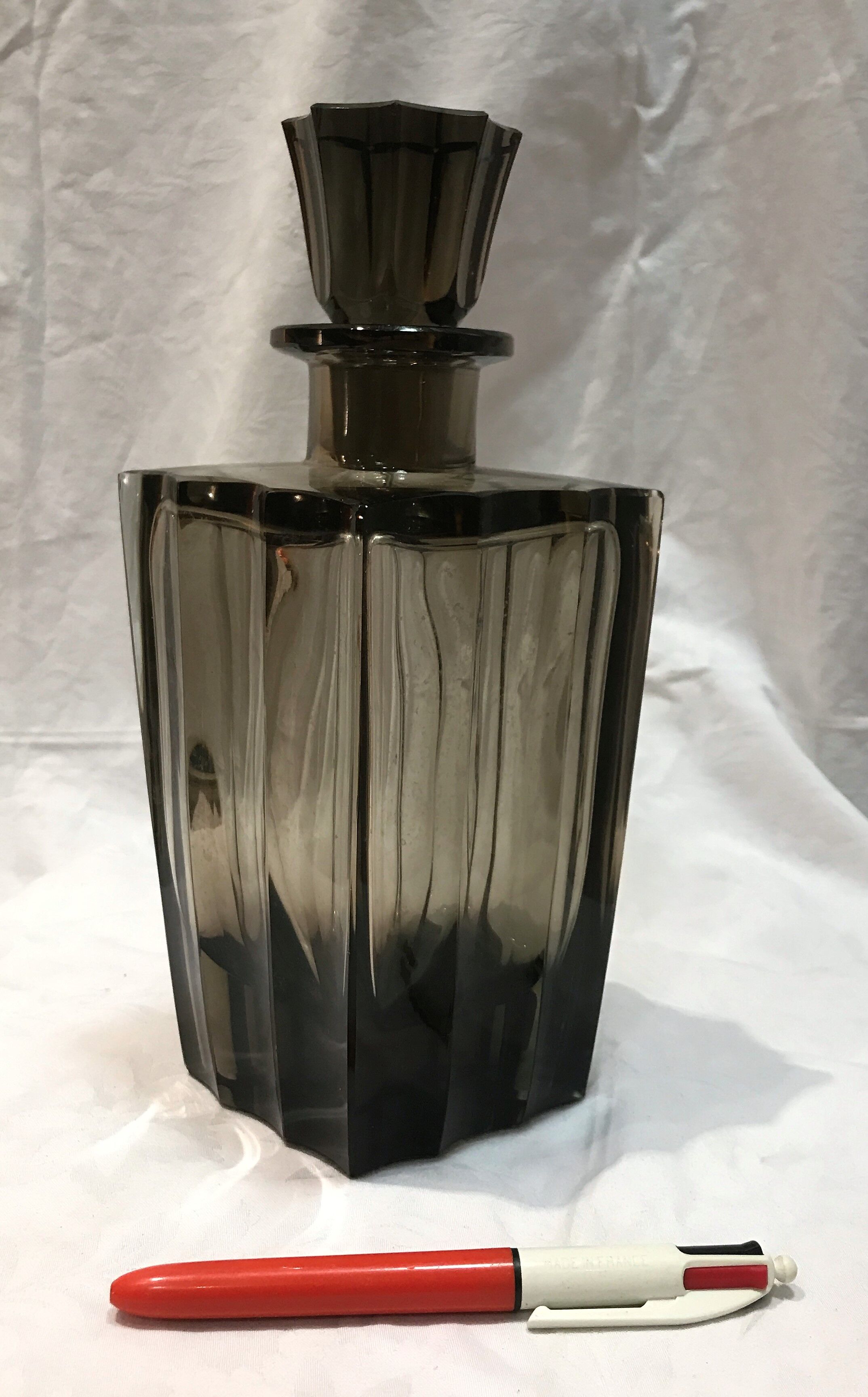 Carafe à alcool en verre fumé 1950