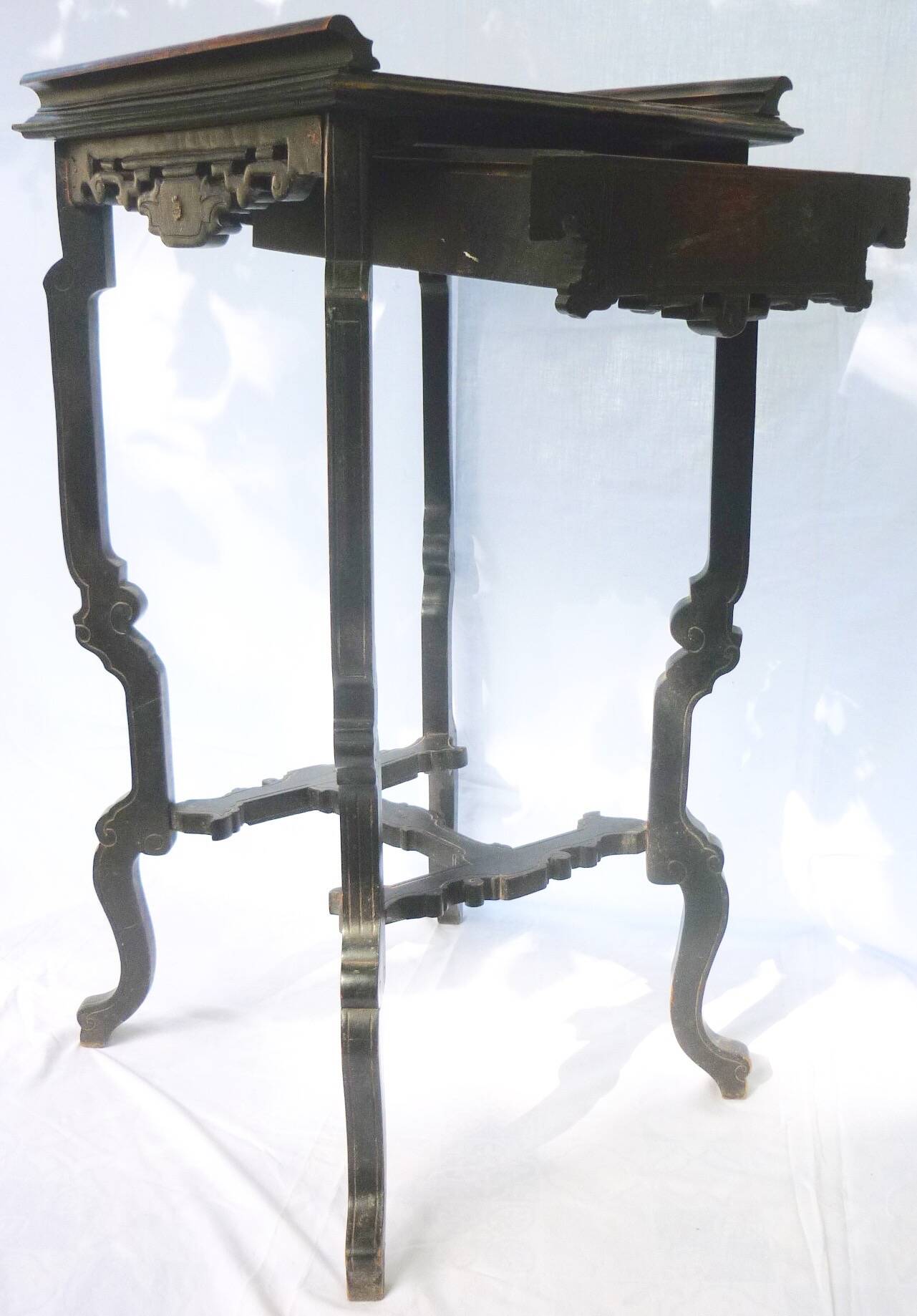 Carved saddle with Indochinese spacer