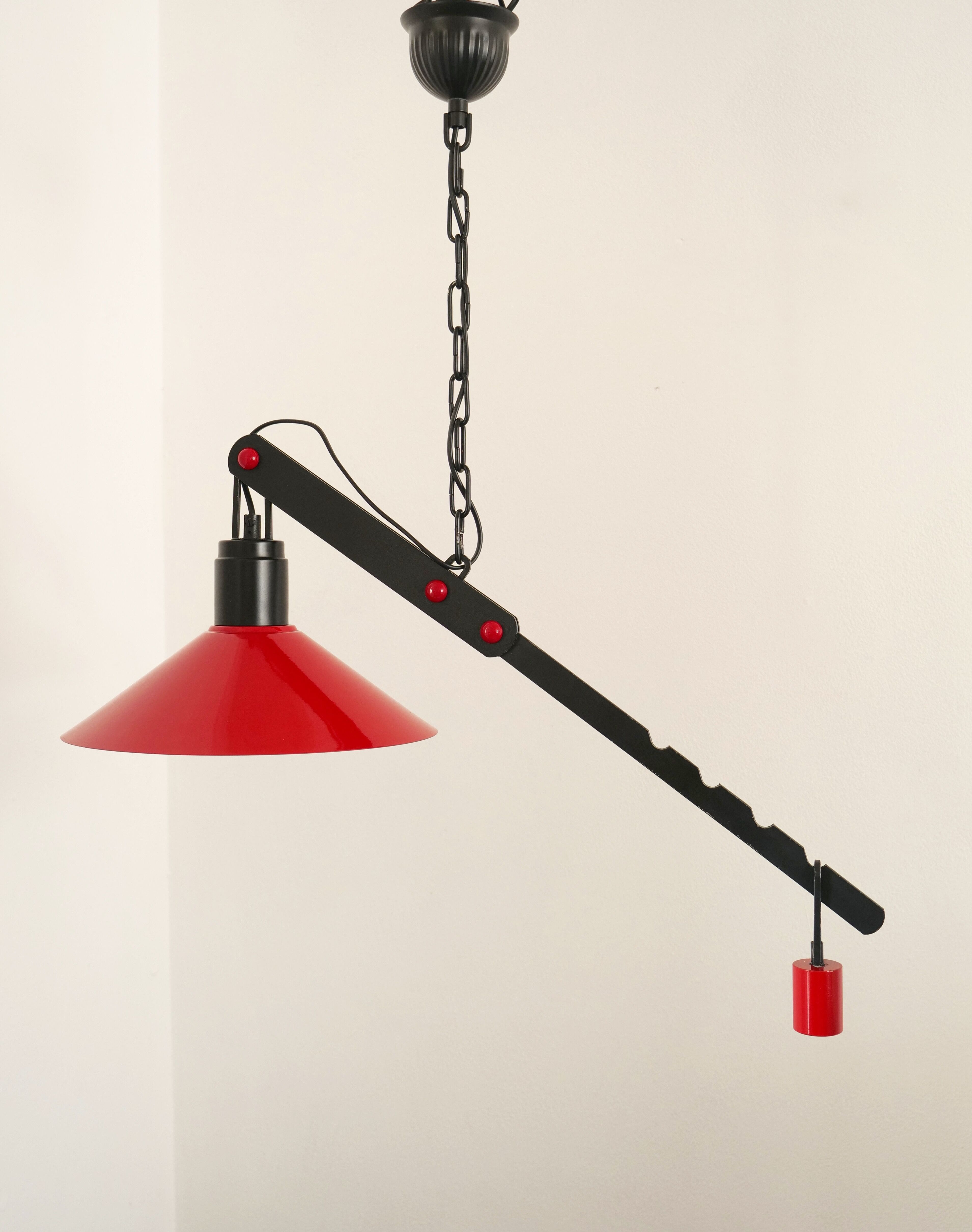 Danish suspension with balance counterweight