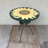 Old tripode table