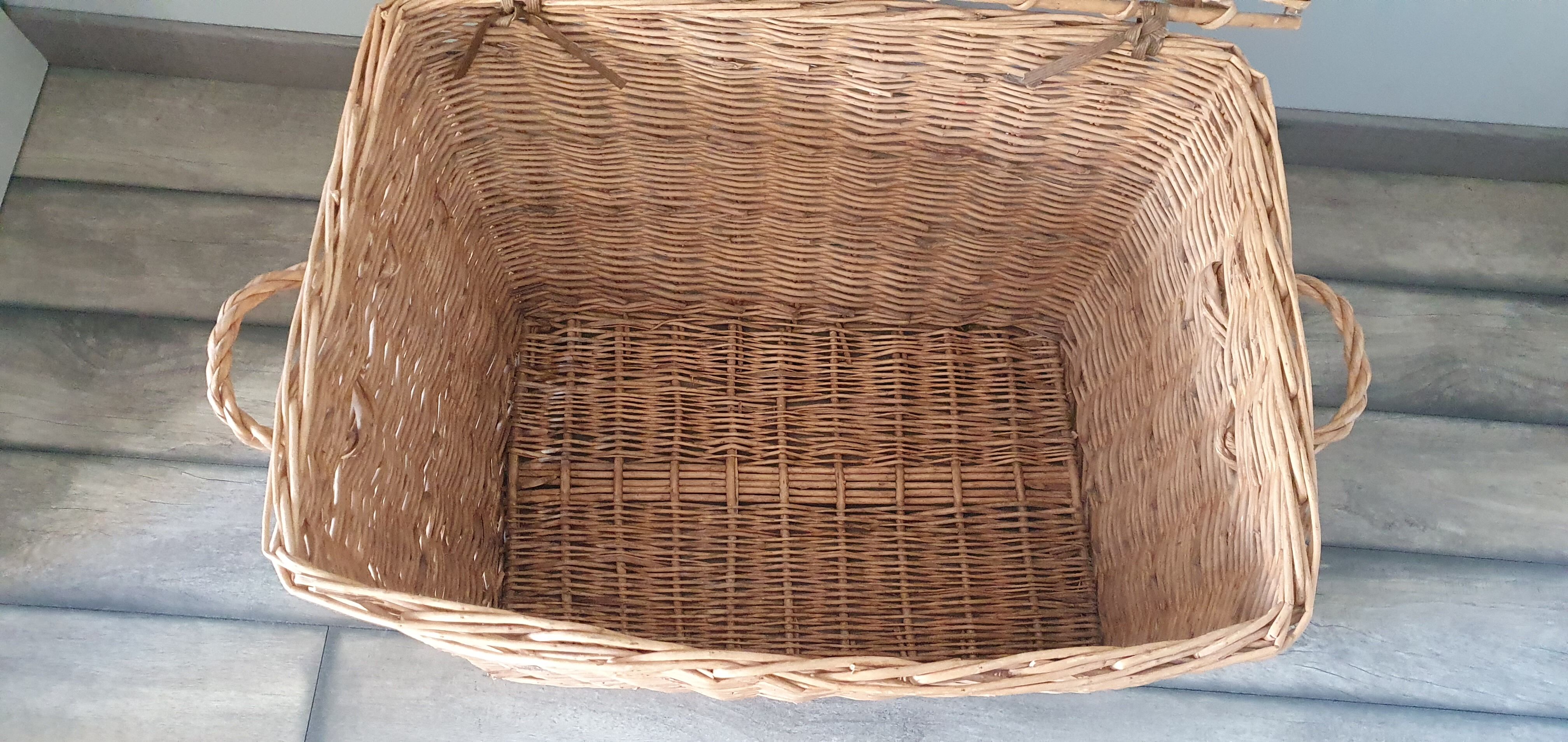 Wicker trunk