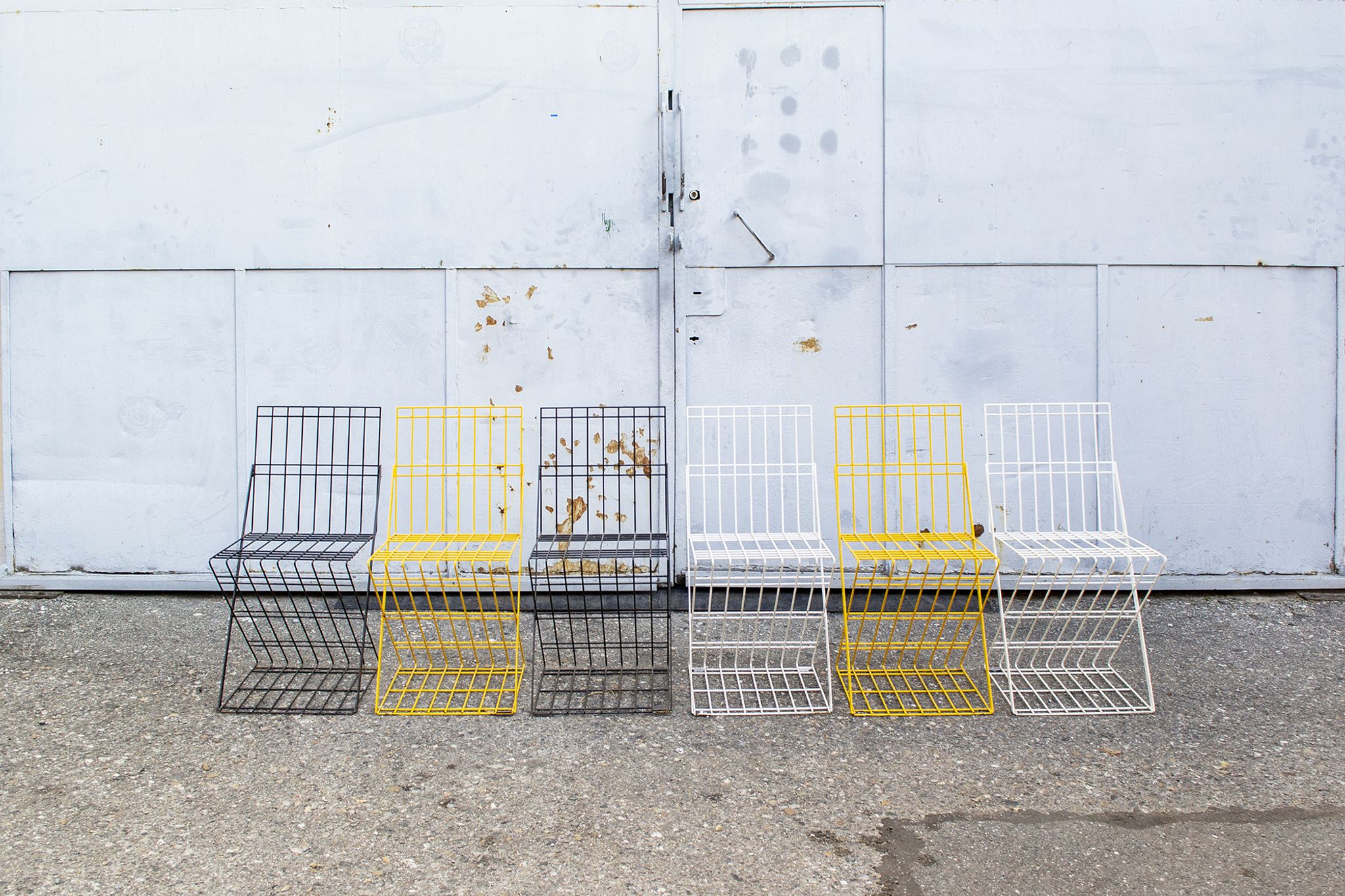 Chaises empilables en fer brutaliste Italie 70s