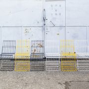 Chaises empilables en fer brutaliste Italie 70s