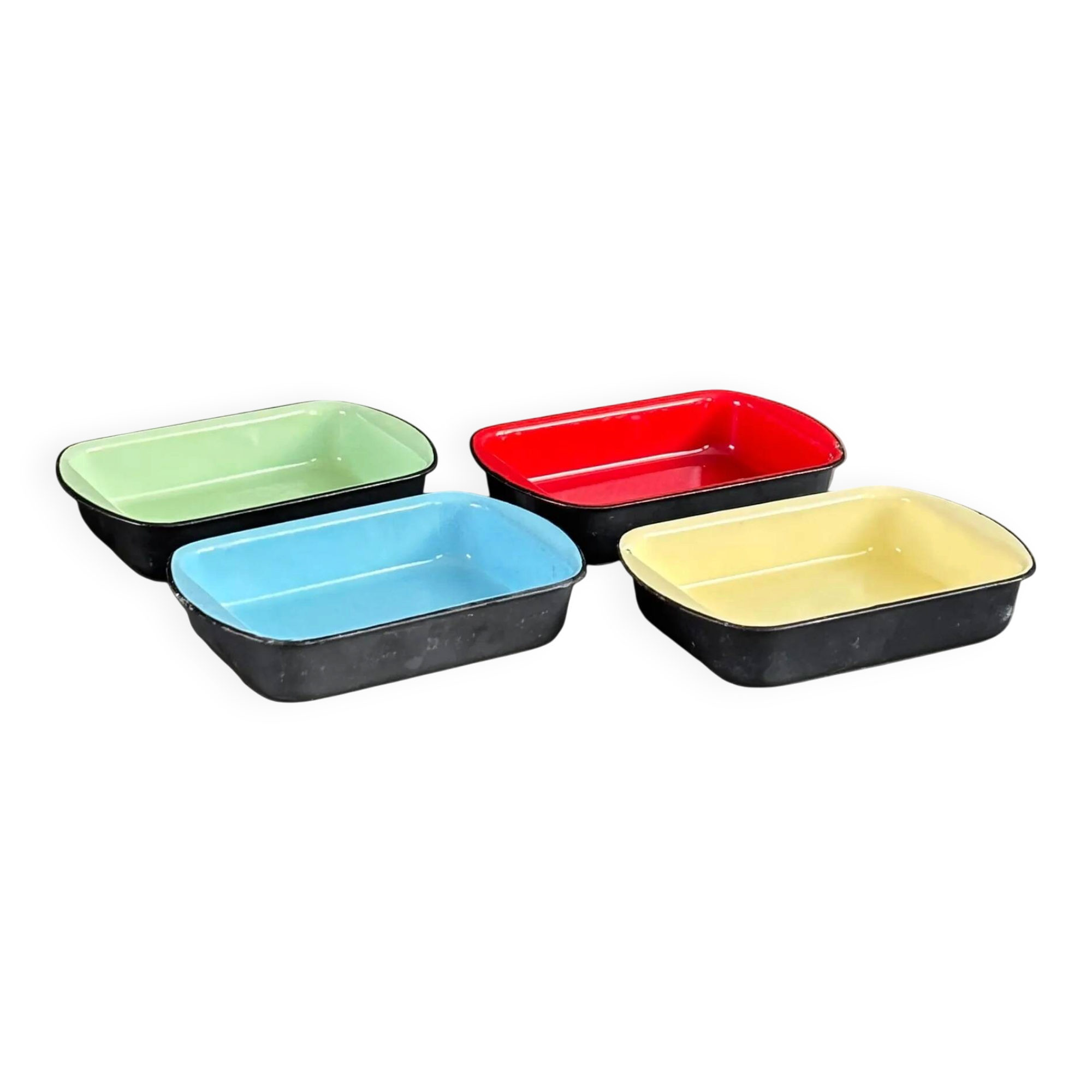 Set of 4 enamelled cast iron dishes/platters.