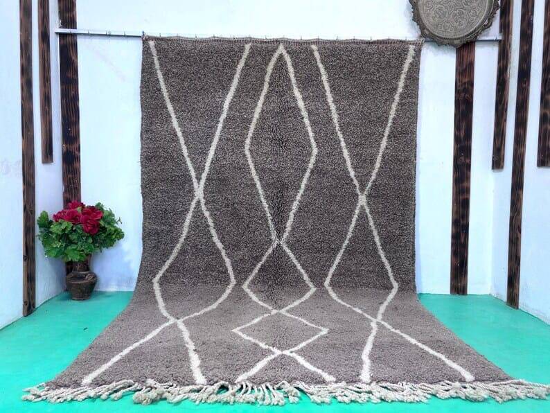 Traditional handmade Berber rug, size 150 x 250 cm, grey color