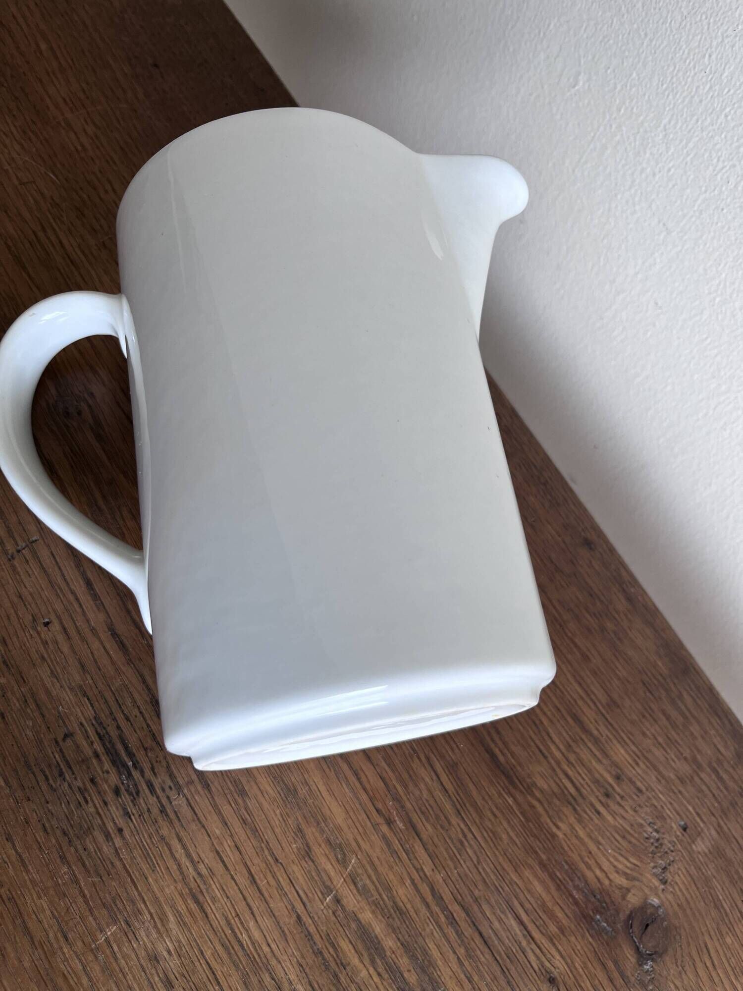 Vase jug Arabia Finland 1970 in white porcelain