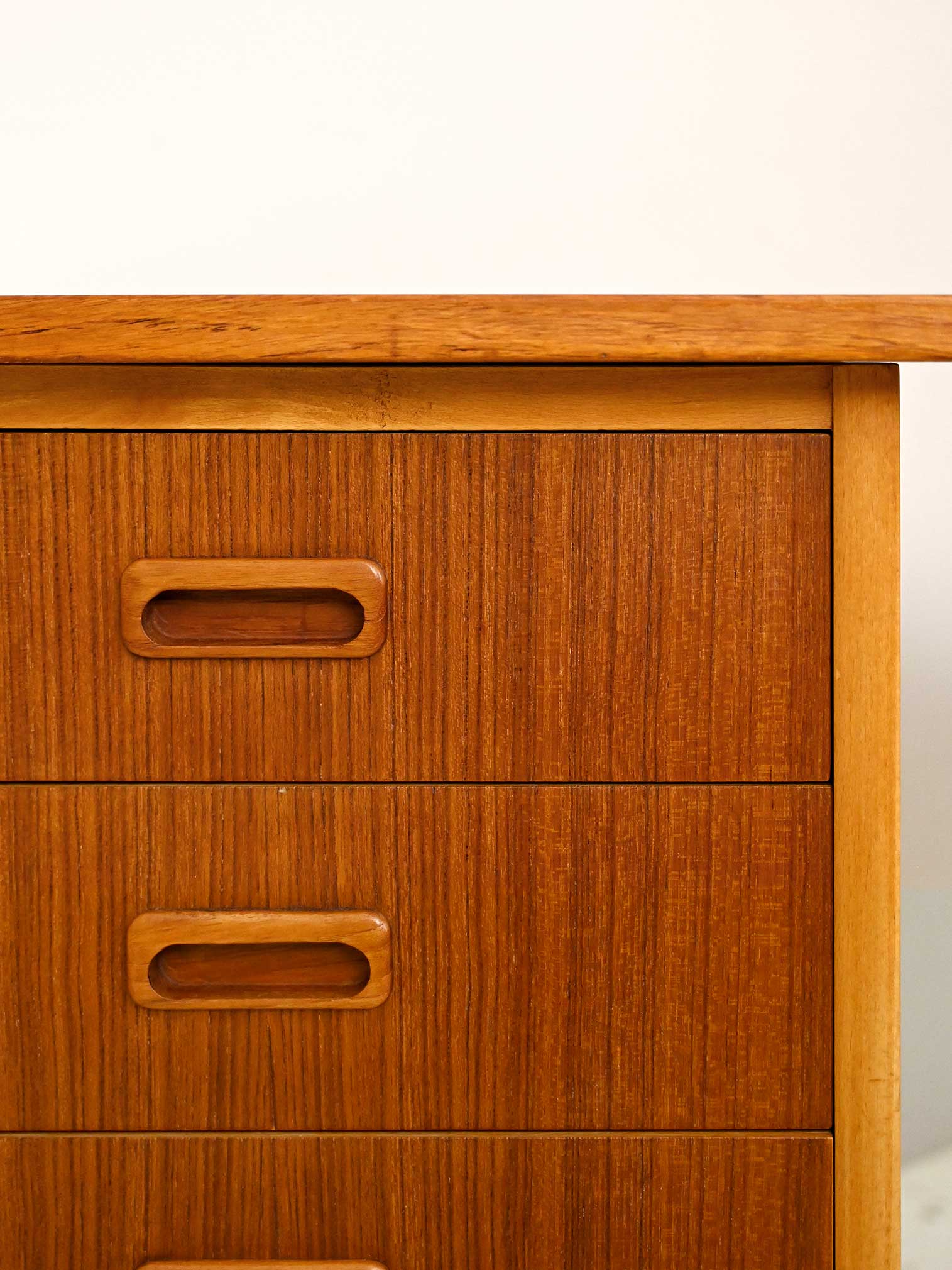 Scandinavian 1960s desk with drawers
