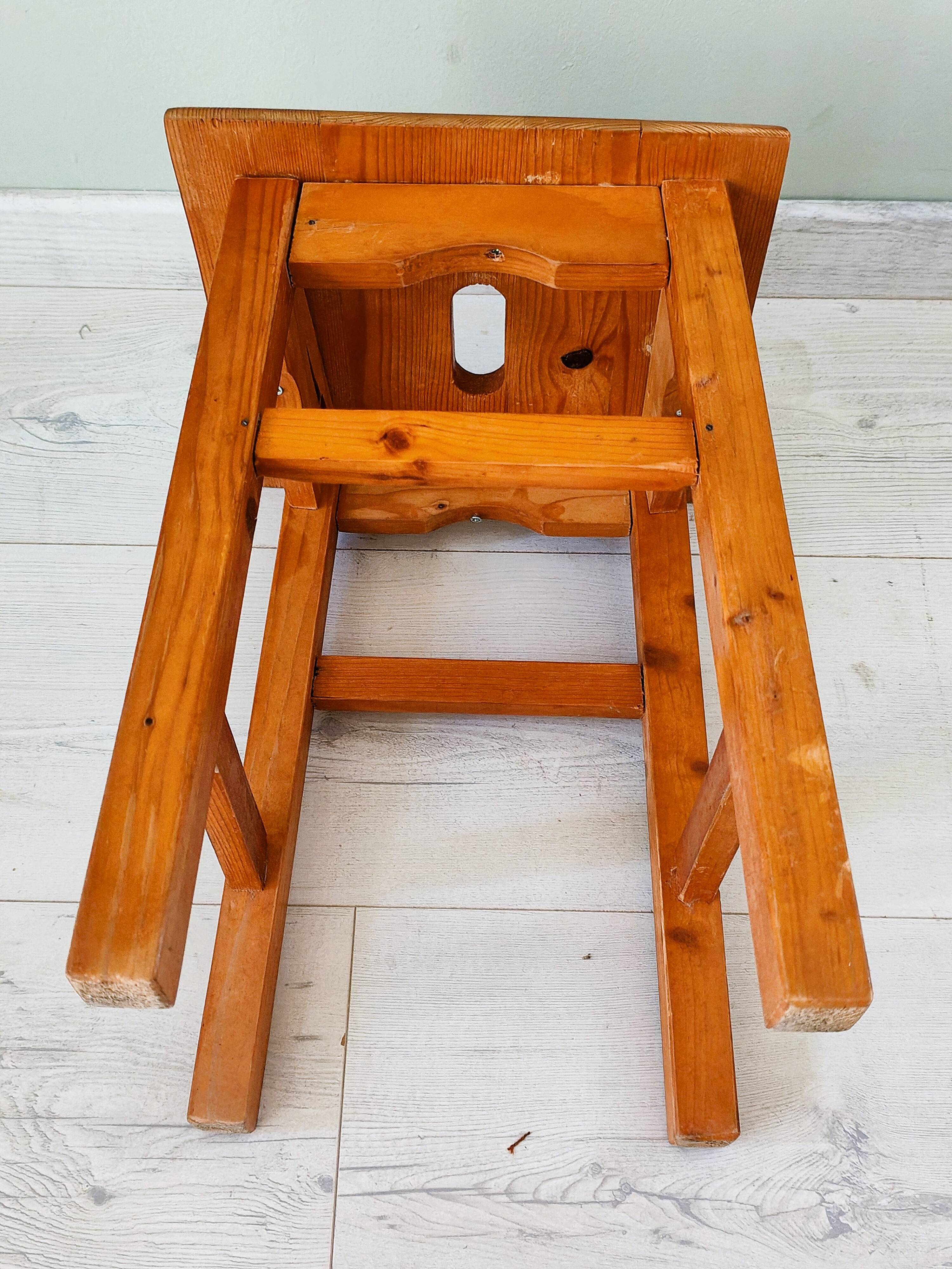 Rustic stool in solid pine