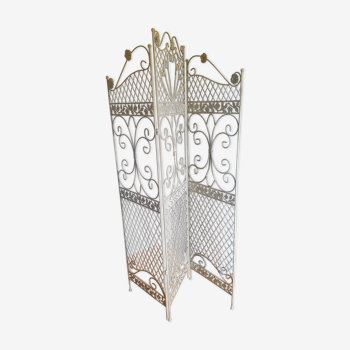 Iron screen