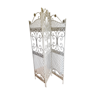 Iron screen