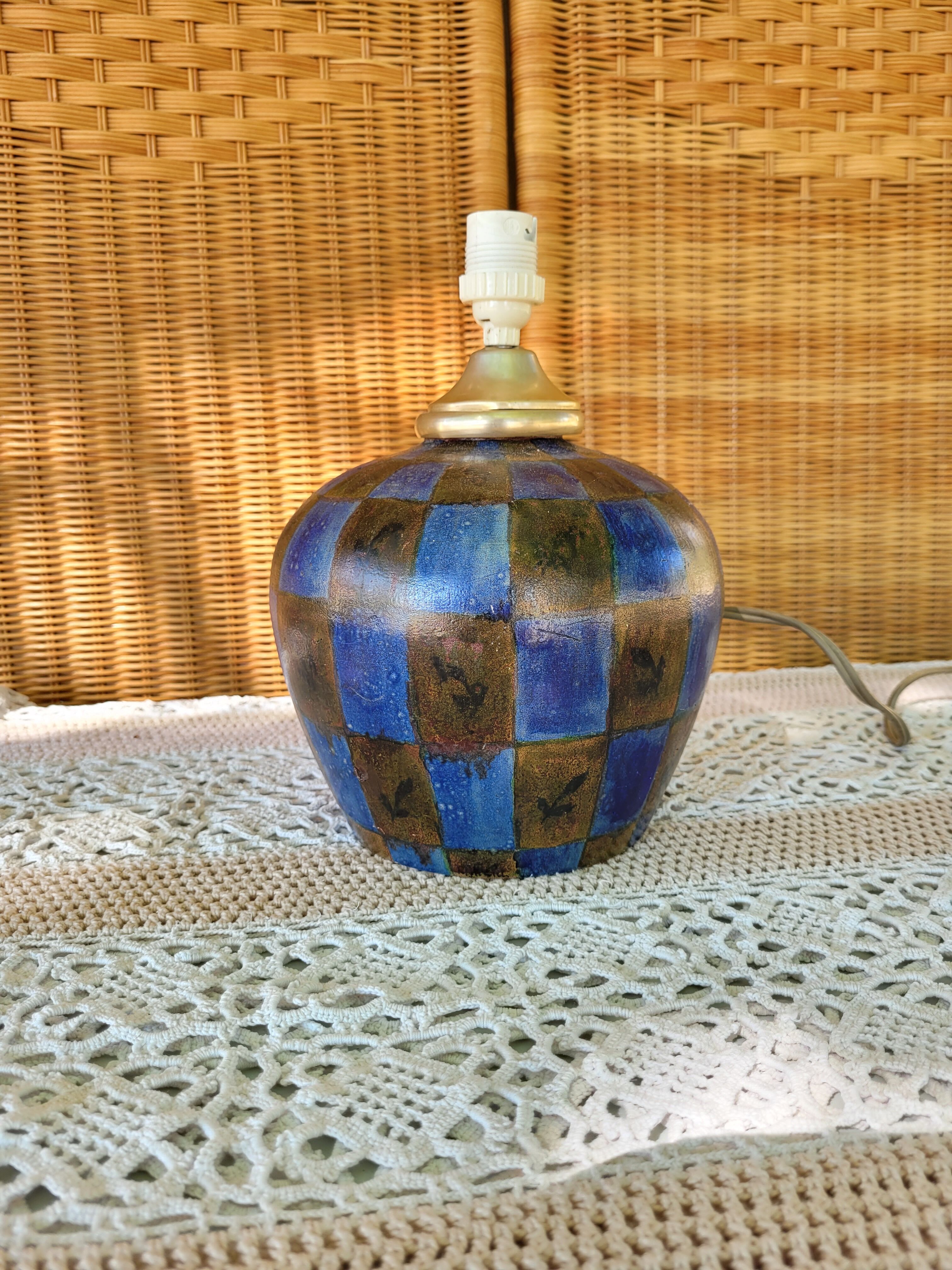 Checked pattern lamp foot