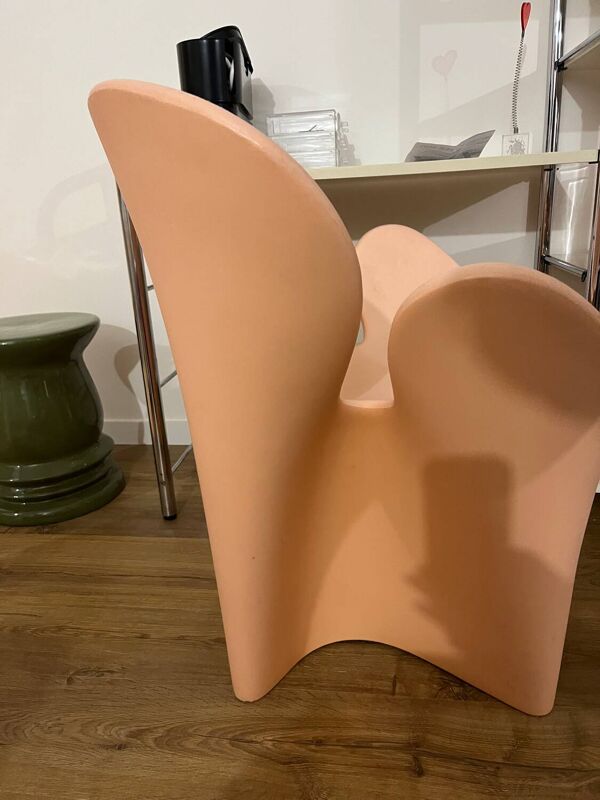 Fauteuil Clover de Ron Arad rose pâle