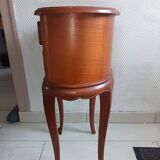 Pedestal table
