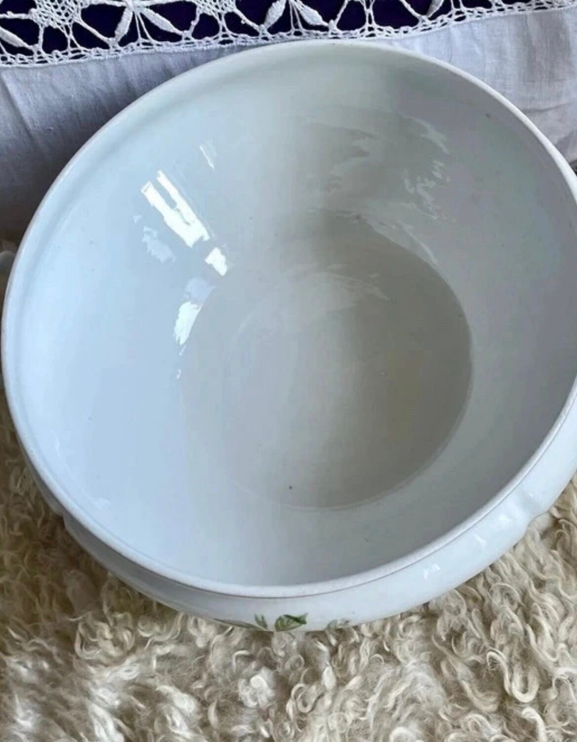 Soup tureen