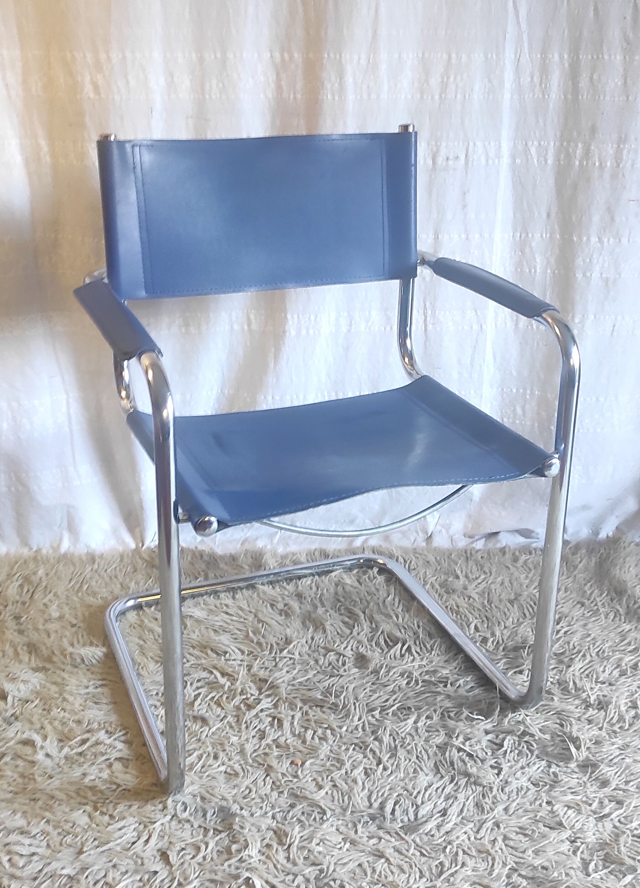 Bauhaus cantilever armchair in blue leather, 80s/90s