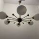 Lustre en laiton et verre opalin spoutnik