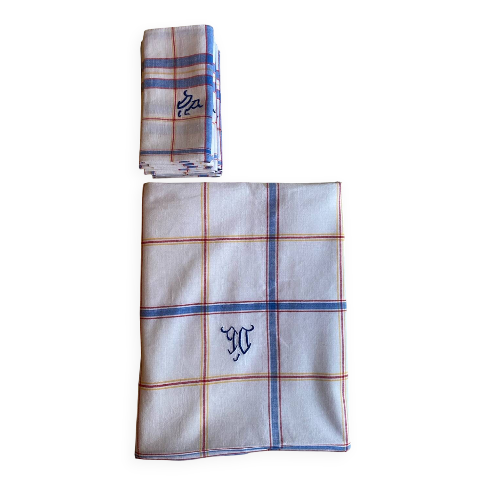 Embroidered checkered tablecloth with its 6 embroidered napkins