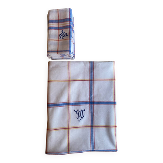 Embroidered checkered tablecloth with its 6 embroidered napkins