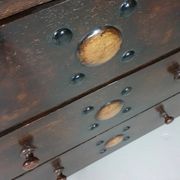 Particularly cool English chest of drawers. Dated (Charles 2 era). Made of solid oak with beautiful patina.