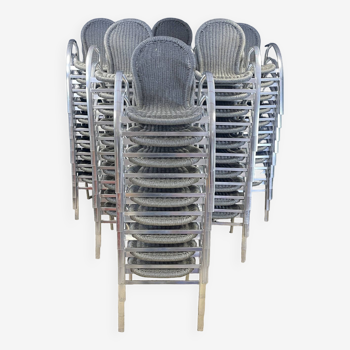 Lot de 59 fauteuils de terrasse tressés gris et pieds en aluminium France