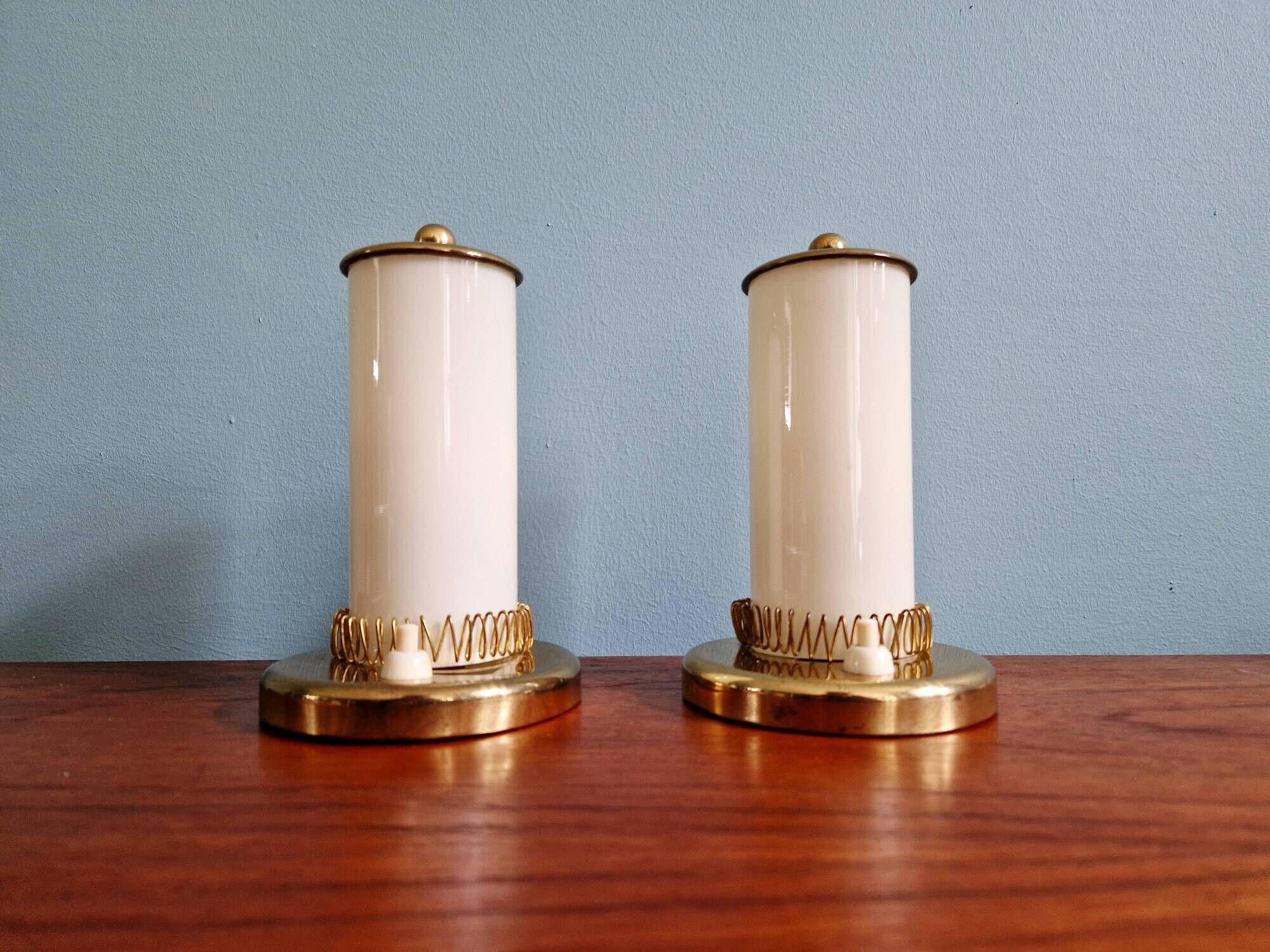 Pair of Mid-Century bedside lamps in brass and cream opaline, 1950.