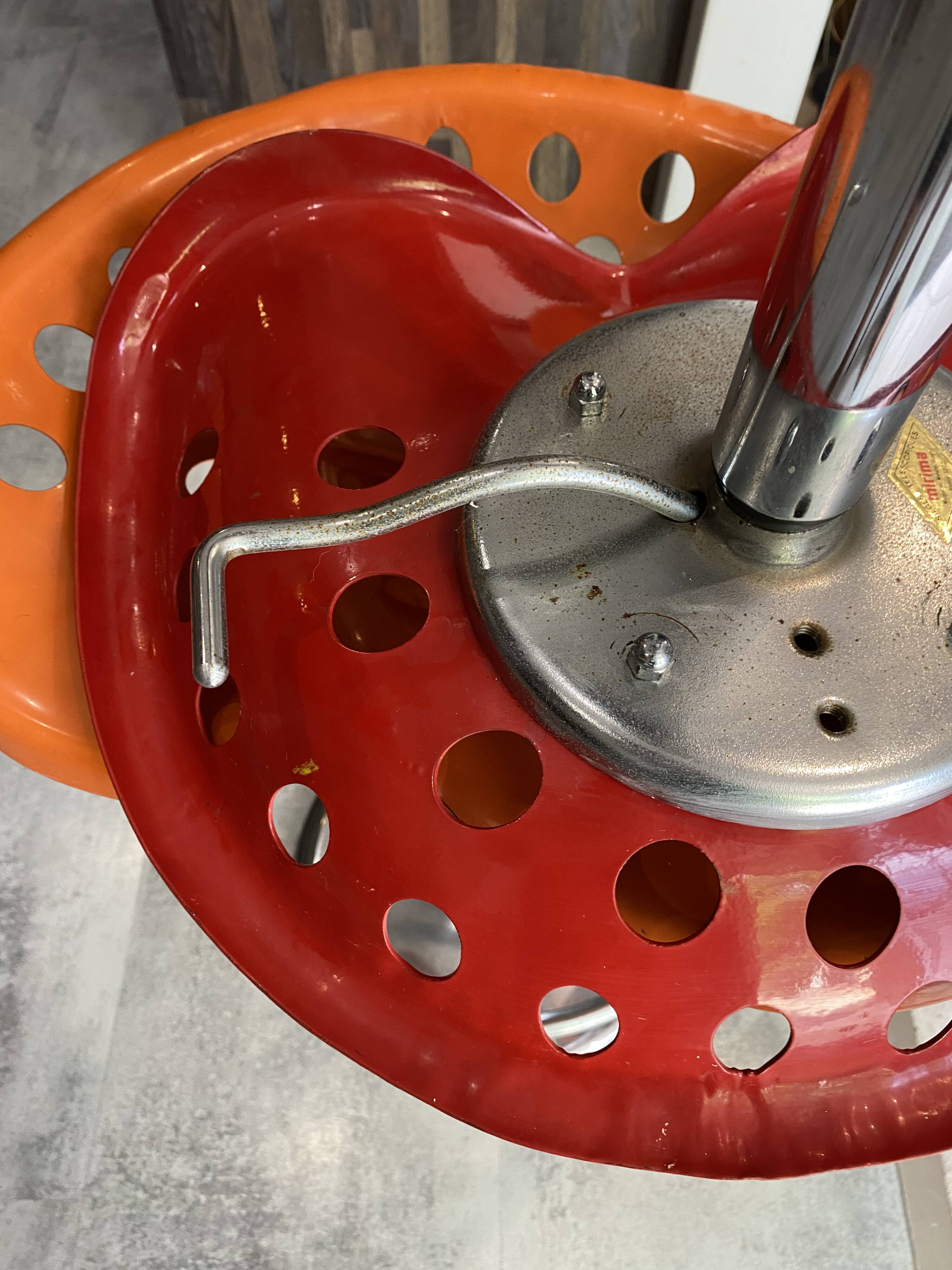 Red stool Faucheuse swivel Etienne Fermigier mirima 70