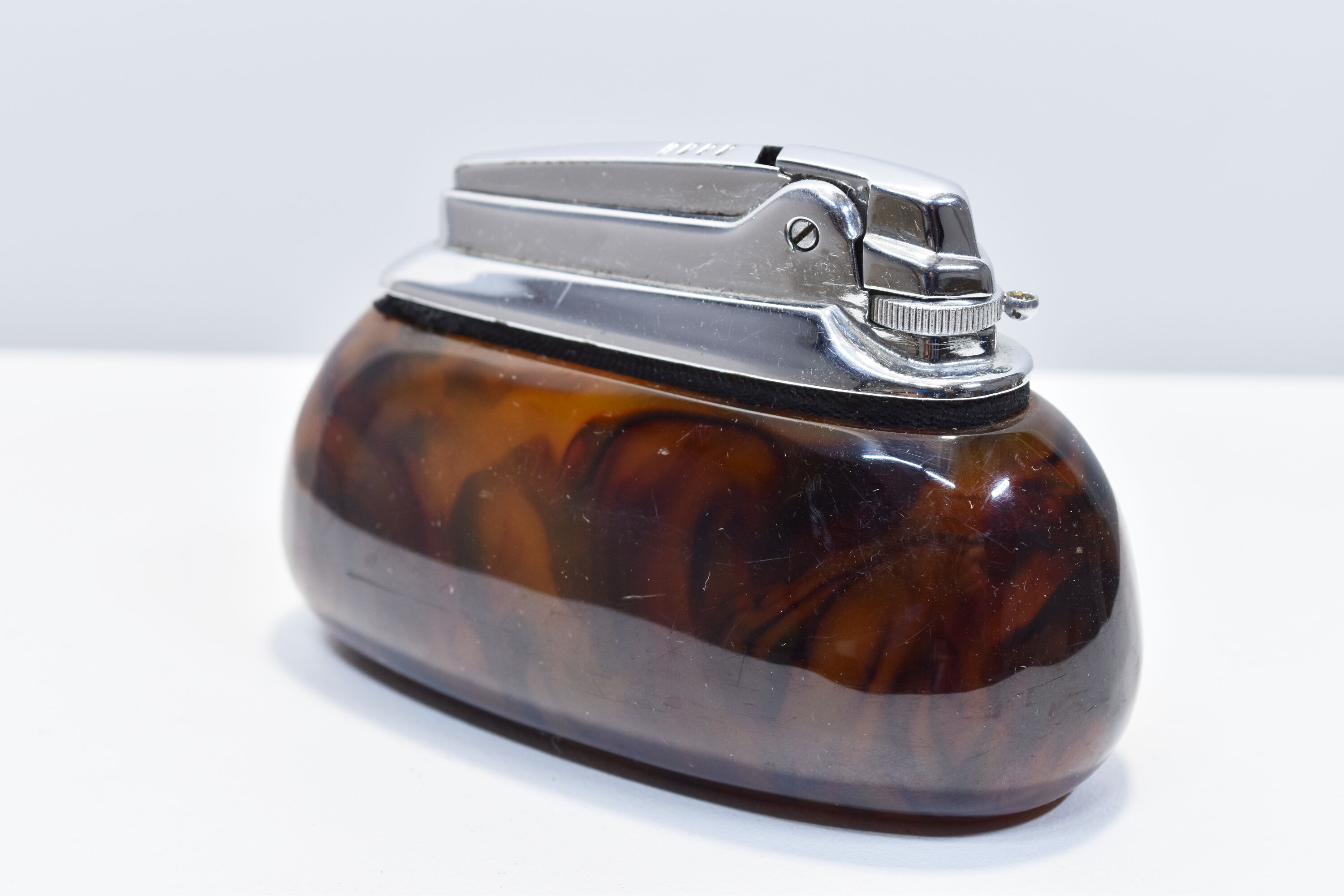 Briquet de table Ronson et son étui