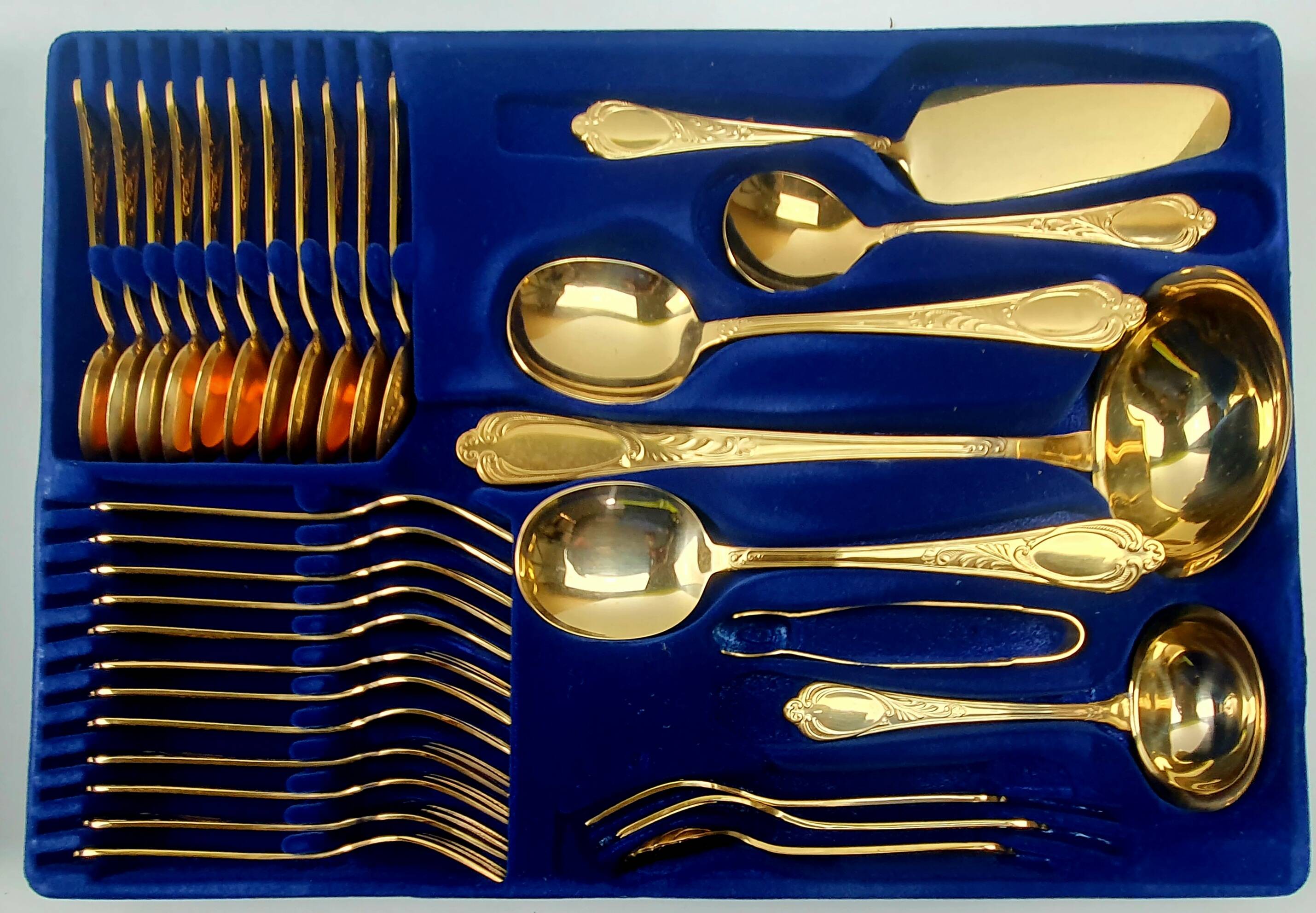 Cutlery set 70 gold plated pieces