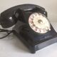 Téléphone PTT en bakélite noir vintage