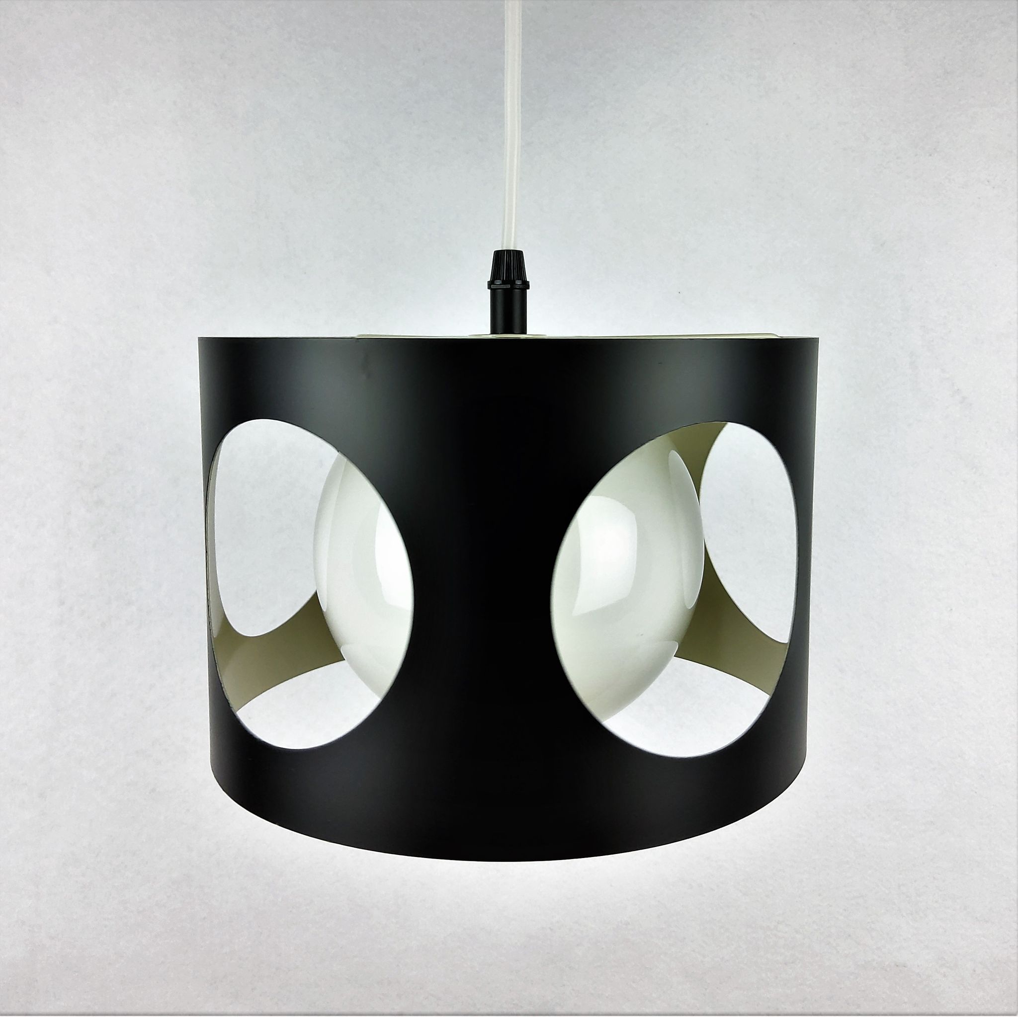 Suspension vintage noire métal 1960