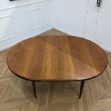 Round and extendable dining table published by G-Plan